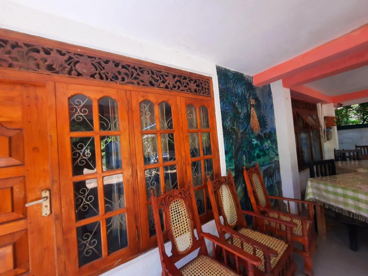 Hostel -In Frant Of The National Park- Udawalawe Ngoại thất bức ảnh